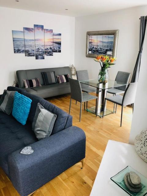 Seaview, Luxury Apartment, 2 Min Walk To Porth Beach New Quay Екстериор снимка