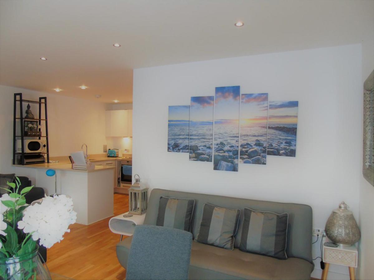 Seaview, Luxury Apartment, 2 Min Walk To Porth Beach New Quay Екстериор снимка