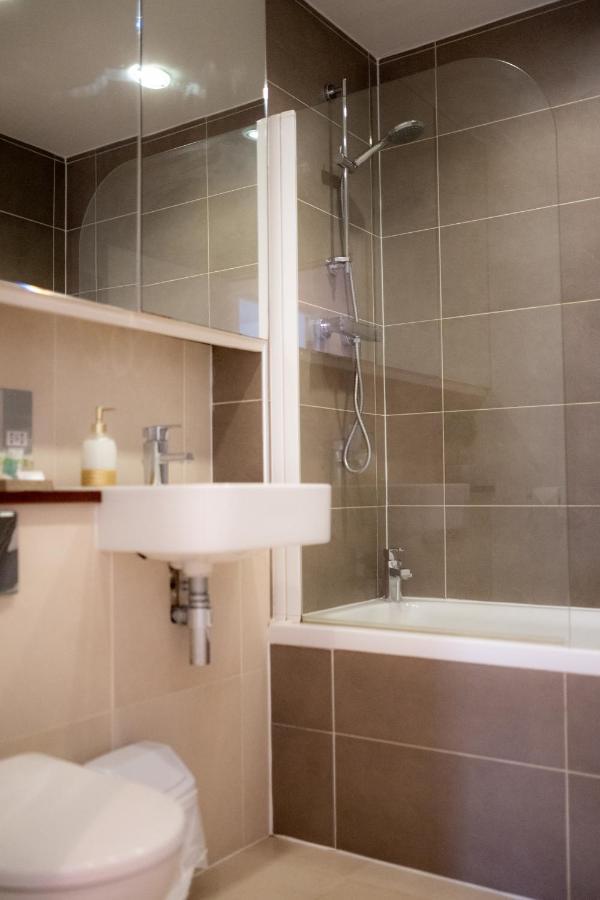 Seaview, Luxury Apartment, 2 Min Walk To Porth Beach New Quay Екстериор снимка
