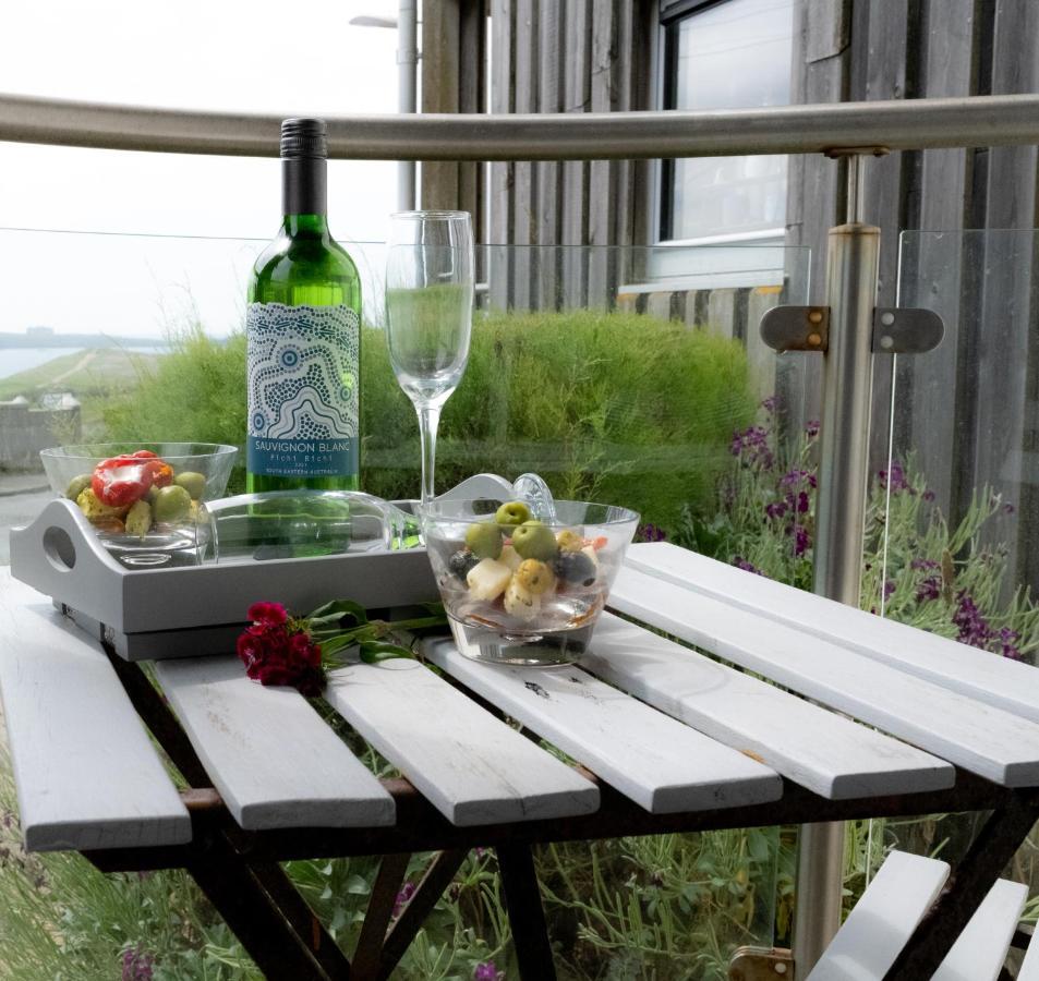 Seaview, Luxury Apartment, 2 Min Walk To Porth Beach New Quay Екстериор снимка